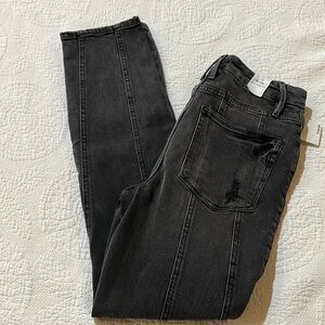 Good American denim. NWT Size 6/28.